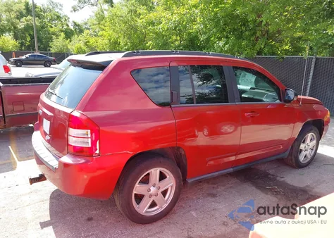 2010 Jeep Compass Sport z USA, uszkodzony, nr VIN 1J4NF4FB8AD611693